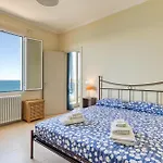 2 Bedroom Awesome In Prázdninový dům *