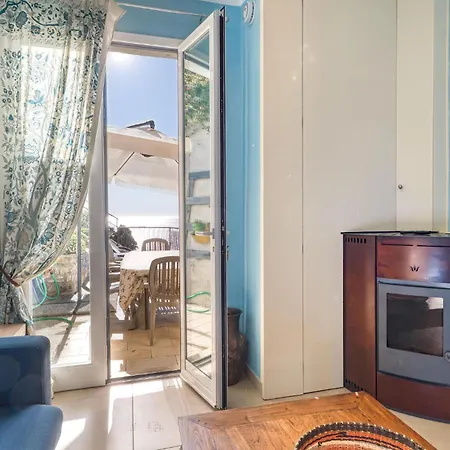 2 Bedroom Awesome In Prázdninový dům