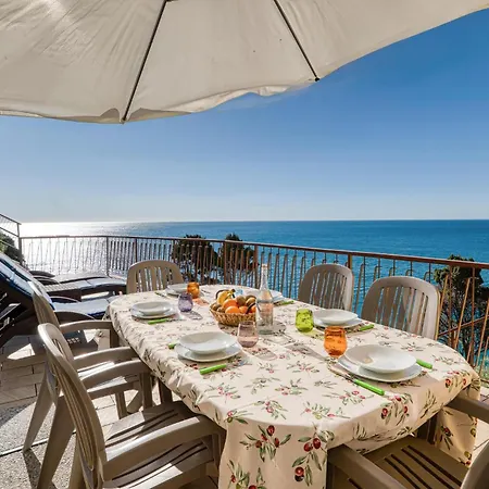 2 Bedroom Awesome In Holiday home *