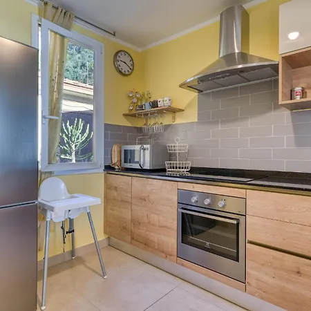 2 Bedroom Awesome In Nyaraló Cipressa