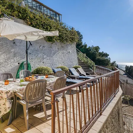 2 Bedroom Awesome In Nyaraló