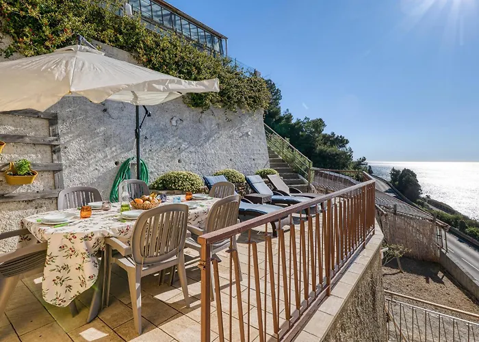 2 Bedroom Awesome In Semesterbostad